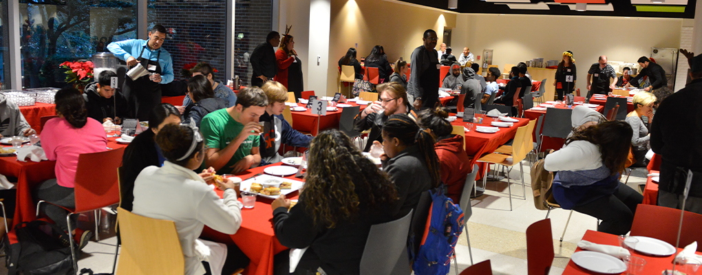 UIW students sit and enjoy a meal