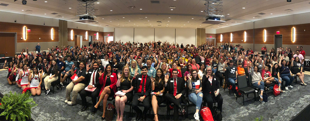 UIW staff, new students and parents pose for a photo in the SEC Ballroom during freshman orientation
