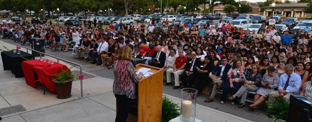 Hundreds of new students and their families attend the UIW Pinning Ceremony 