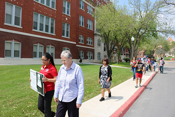 2017 incarnate word day walking with sisters
