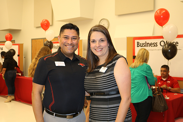 2016 freshman orientation javier lara and jennielle strother