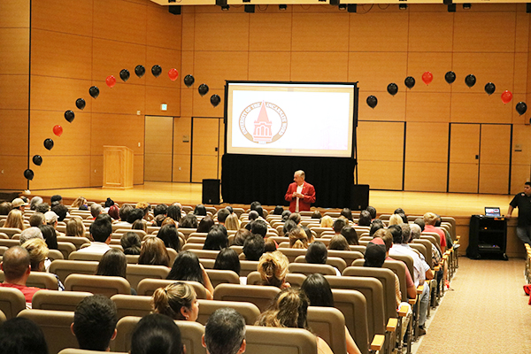 2016 dr. louis agnese at freshman orientation