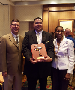 Alvarado receiving the TPA Award of the Bowl of Hygeia, pictured with Feik founding dean Johnson-Fanin and current dean Maize