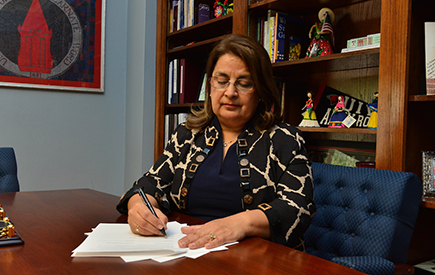 UIW Provost signs a document