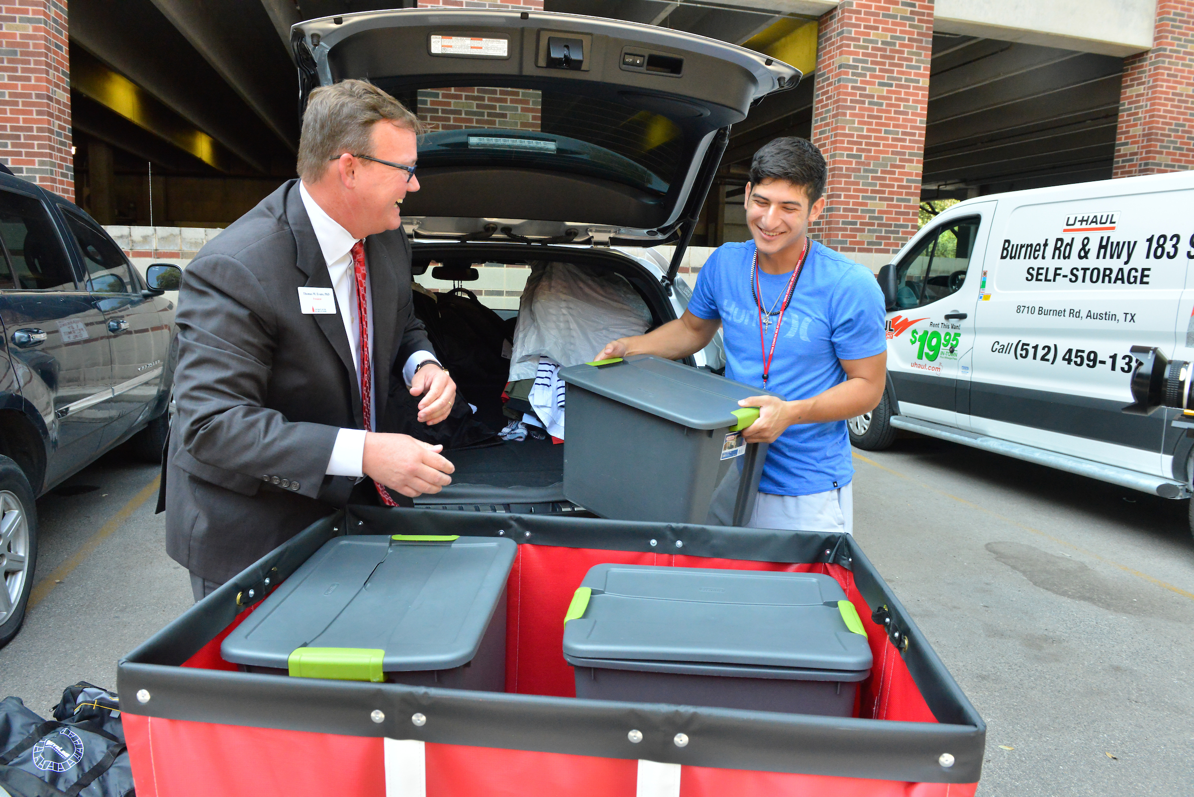 Dr Evans Move In Day UIW 2018